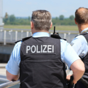 Die Polizei berichtet über den Unfall im Kulmbacher Land. Symbolbild: Pixabay