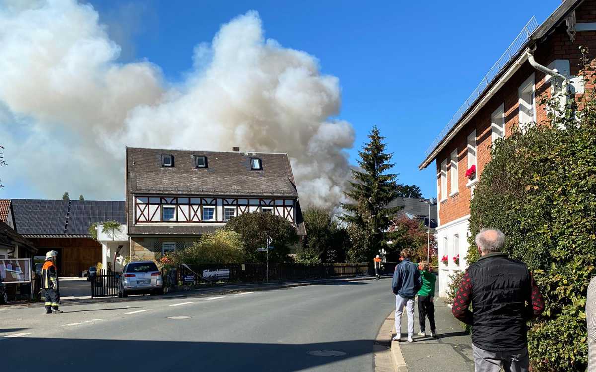 Im Hummeltaler Gemeindeteil Pittersdorf im Landkreis Bayreuth stand eine Scheune in Flammen. Bild: privat