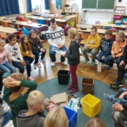 In der Grundschule Gefrees wurden junge Müllexperten antrainiert. Bild: Landratsamt Bayreuth