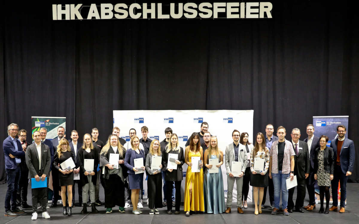 Die IHK für Oberfranken Bayreuth ehrt die Ausbildungsabsolventen aus Stadt und Landkreis Bayreuth. Bild: IHK für Oberfranken Bayreuth