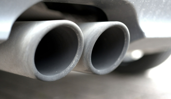 Die Stadt Bayreuth appelliert, Automotoren nicht unnötig Warmlaufen zu lassen. Symbolbild: Pixabay