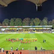 Die Flutlichtanlage im Hans-Walter-Wild-Stadion wurde offiziell eingeweiht beim Spiel der SpVgg Bayreuth gegen die SV Elversberg. Bild: privat