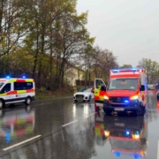 In der Bayreuther Scheffelstraße kam es heute zu einem Verkehrsunfall mit drei Verletzten. Bild: BRK Bayreuth