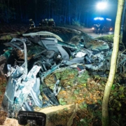 So schlimm sah der Audi nach dem Unfall im Landkreis Bamberg aus. Foto: NEWS5 / Merzbach