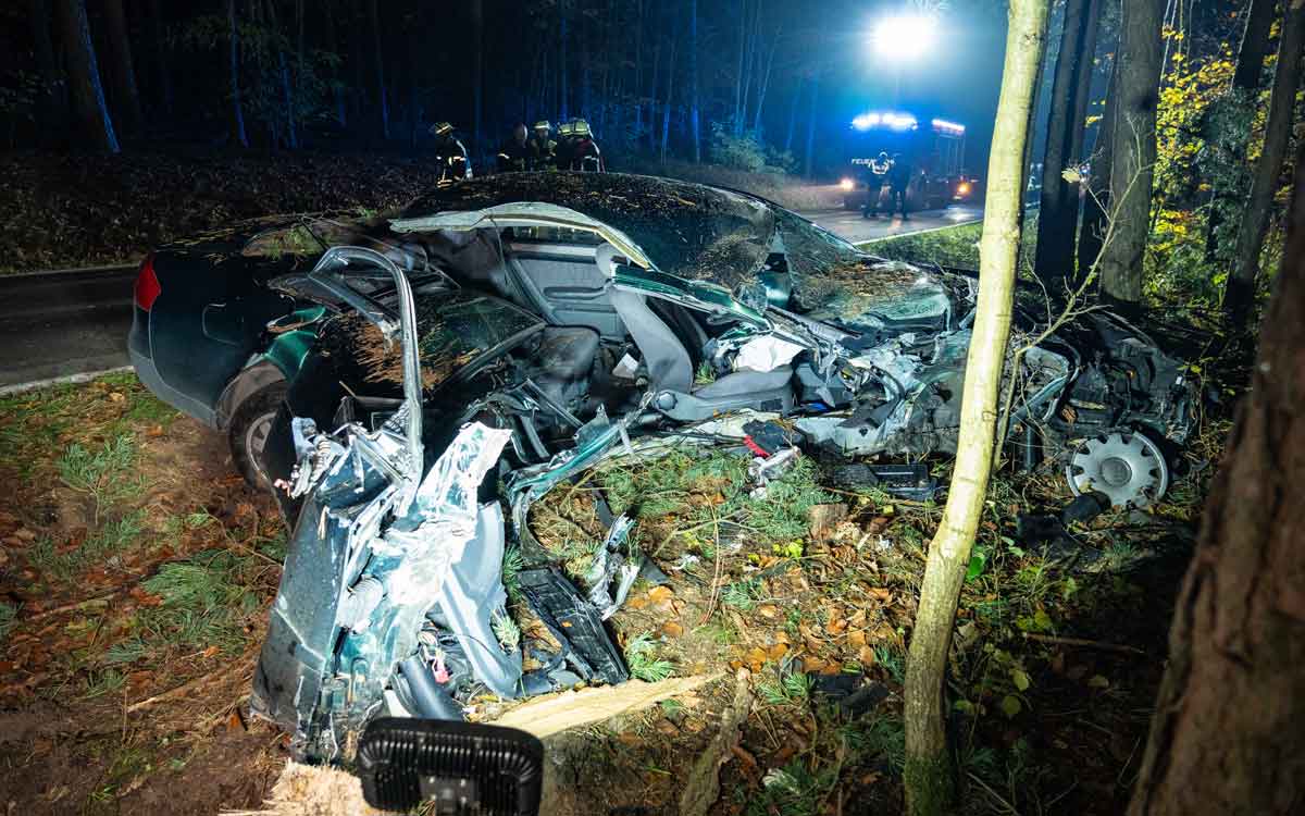 So schlimm sah der Audi nach dem Unfall im Landkreis Bamberg aus. Foto: NEWS5 / Merzbach