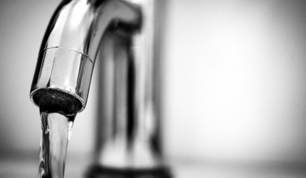 Das Trinkwasser im Bayreuther Stadtteil Seulbitz sollte nun wieder weitestgehend chlorfrei fließen. Symbolfoto: Pixabay