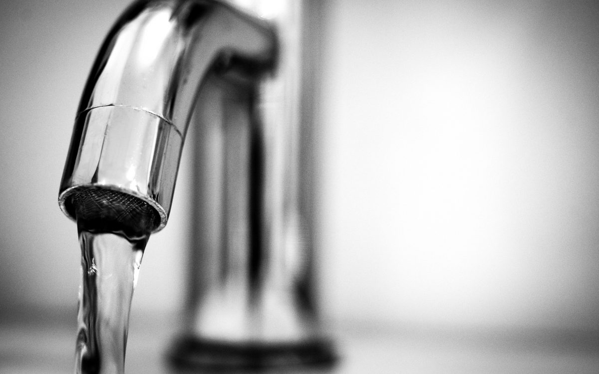Ein Grundbedürfnis des Menschen ist sauberes Trinkwasser Symbolbild: Pixabay