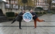 "Bayreuth on Ice" soll auf den La Spezia-Platz kommen. Dort stellten die Unternehmer Axel Gottstein (v.l.) und Engin Gülyaprak das Projekt vor - und machten schon mal eine Trockenübung. Foto: Johannes Pittroff