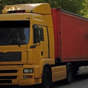 Ein LKW musste in Himmelkron nahe Bayreuth stehen bleiben, weil der Fahrer betrunken war. Symbolbild: Pixabay