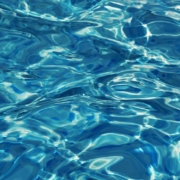 Ein 37-Jähriger hat in einem Schwimmbad in Franken eine Jugendliche sexuell angegriffen. Symbolbild: Pixabay