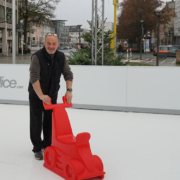 Mitbetreiber Engin Gülyaprak hat die neues Eisbahn 