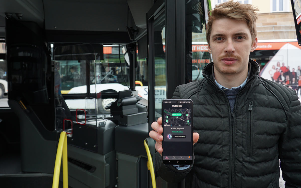 Die neue App für Bayreuths Busse präsentierte Vincent Feige, Verkehrsplaner der Bayreuther Stadtwerke. Foto: Johannes Pittroff