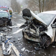 Bei dem Unfall nahe Weismain in Oberfranken krachten ein Mitsubishi und ein VW Golf ineinander. Foto: NEWS5 / Merzbach