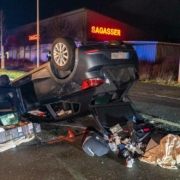 Der Seat Ibiza hat sich bei dem Unfall in Coburg überschlagen. Foto: NEWS5 / Merzbach