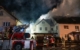 Bei dem Brand in Oberfranken griffen die Flammen auf zwei Wohnhäuser über. Foto: NEWS5 / Merzbach