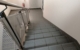 Im Gesundheitszentrum Bayreuth müssen Senioren jetzt diese Treppe hoch, wenn sie zur Augenbehandlung wollen. Foto: privat