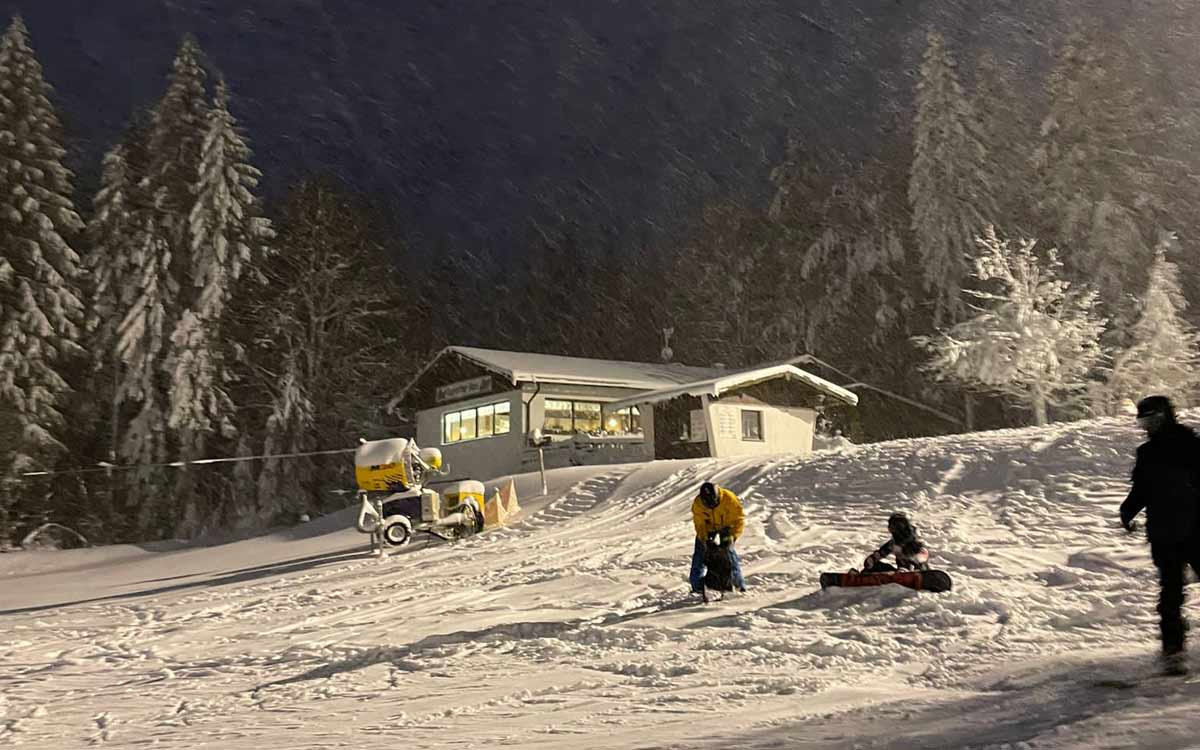 Skifahrer und Snowboarder kommen auch in Mehlmeisel zurzeit auf ihre Kosten. Foto: privat