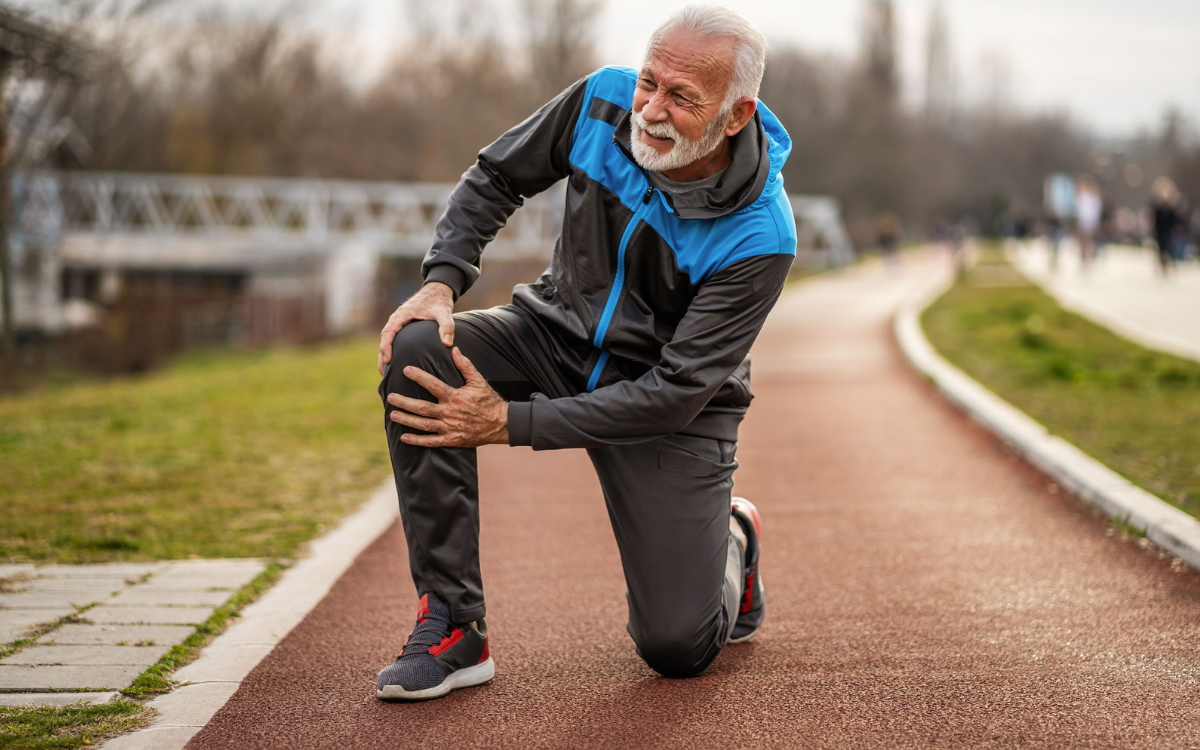 Viel Bewegung hilft, die Muskeln zu stärken - kann aber gelegentlich auch zu Verspannungen und Zerrungen führen. Foto: djd/Murnauer Markenvertrieb/Mladen Mitrinovic/Shutterstock