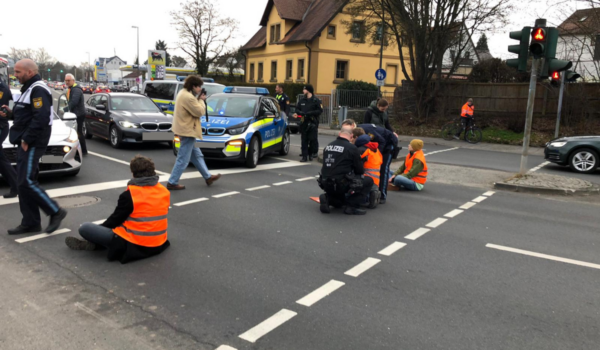 In Bayreuth haben Klimaaktivisten bisher einmal eine Straße blockiert. Archivfoto: Johannes Pittroff