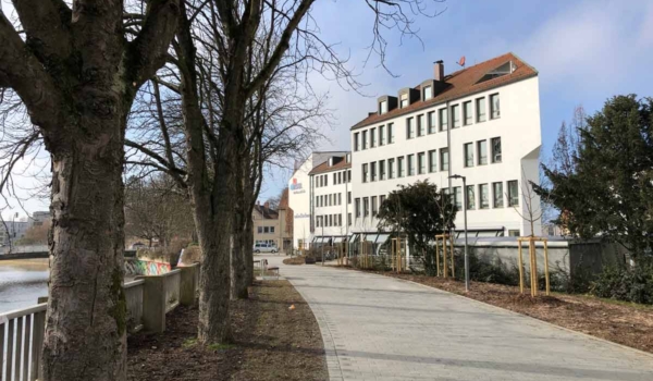 Der Fuß- und Radweg zwischen Annecyplatz und Annecybrücke erhält den Namen eines Bayreuther Ehrenbürgers. Foto: Johannes Pittroff