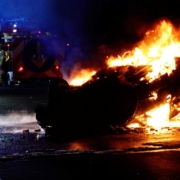 Der Opel ging bei dem schweren Unfall auf der A9 in Oberfranken in Flammen auf. Foto: NEWS5 / Fricke