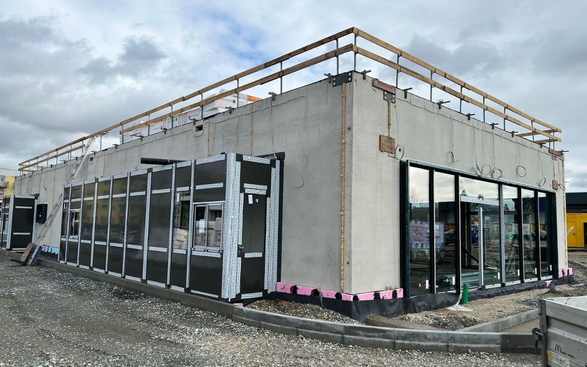 Die Bauarbeiten für das neue McDonald's Restaurant schreiten zügig voran. Foto: bt-Redaktion