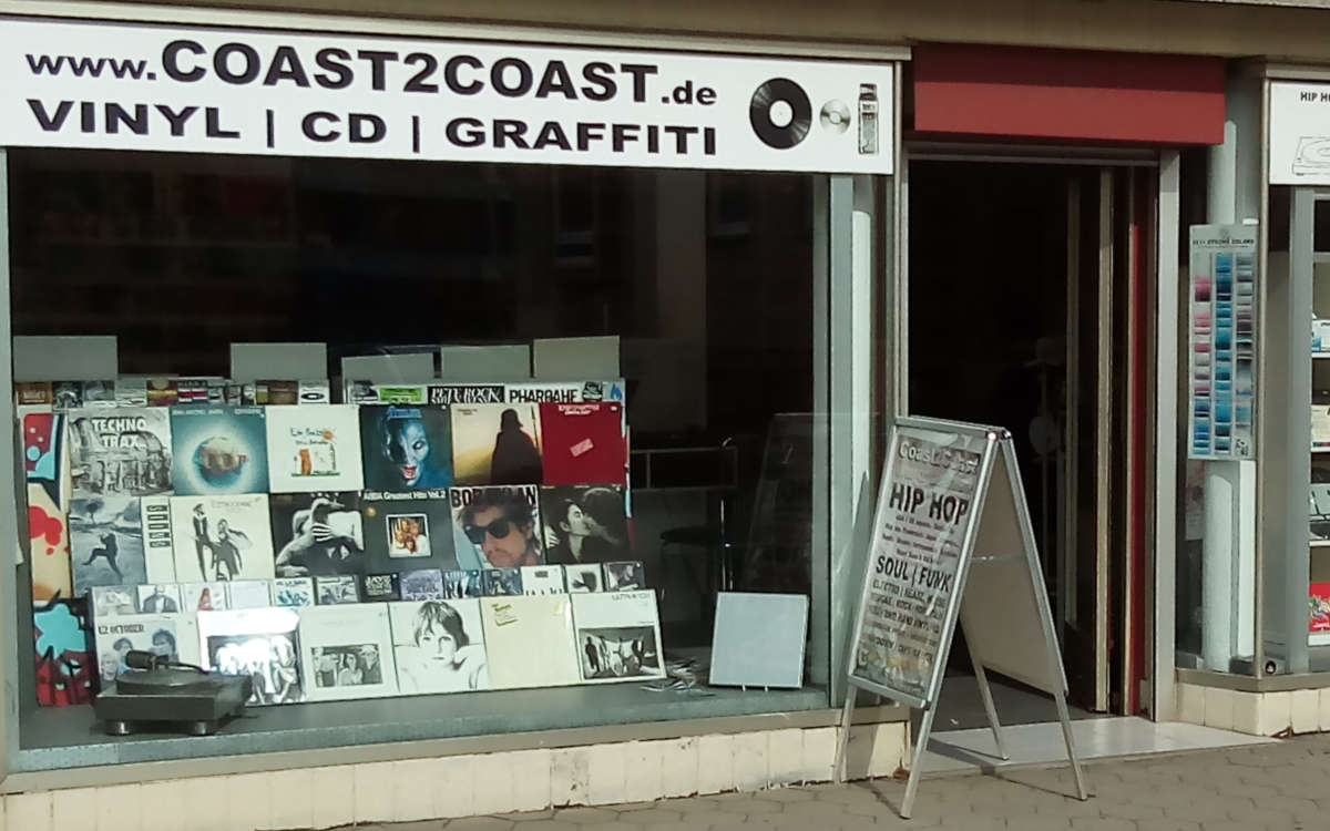 Seit 27 Jahren verkauft Coast 2 Coast in Bayreuth Schallplatten. Foto: Matthias Knörrer