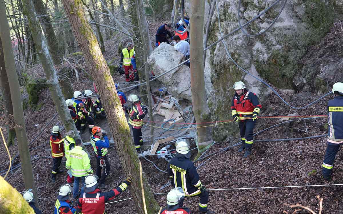 Die Helfer bei der Rettung in der Fränkischen Schweiz. Foto: BRK Bayreuth