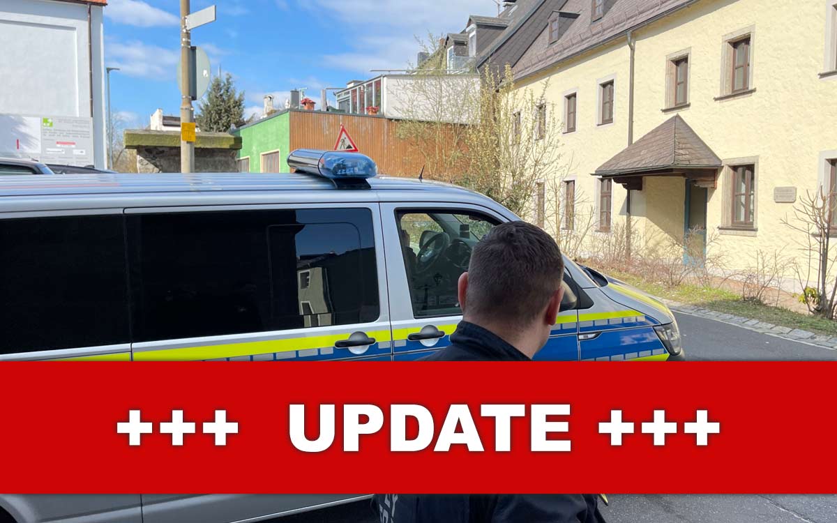 Die Polizei im Einsatz vor Ort in Wunsiedel. Foto: NEWS5 / Fricke