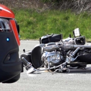 Das Motorrad nach dem schweren Unfall bei der A9-Auffahrt Münchberg-Süd. Foto: NEWS5 / Fricke