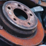 Eine defekte Bremsscheibe hat für einen Unfall in Oberfranken gesorgt. Symbolbild: Pixabay