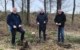 Von links: Jürgen Bayer (Geschäftsführer Stadtwerke Bayreuth), Thomas Ebersberger (Oberbürgermeister) und Klaus Bauer (Stellvertreter des Landrats) im Wasserschutzgebiet bei Seybothenreuth. Foto: Hannah Neudecker