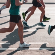 Der Verein “Laufen gegen Leiden” lädt wieder zum Gutenachtlauf ein, der nun zum 100. Mal stattfindet. Bei dem Lauf kann jeder teilnehmen. Symbolbild: Pixabay