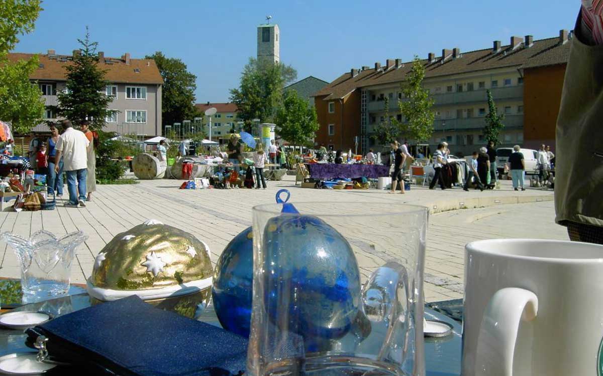 Der Flohmarkt auf dem Menzelplatz in der Bayreuther Altstadt. Archivfoto: GEWOG