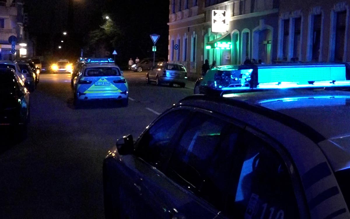 Polizeiautos beim Tatort in Hof. Foto: NEWS5 / Fricke