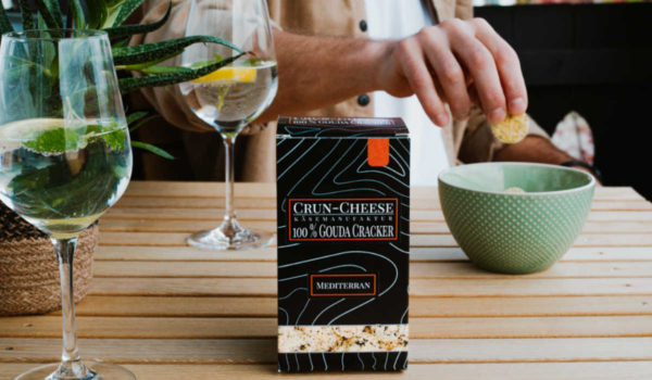 Ob zum Wein oder zum Cocktail, der Käse-Cracker ist immer die richtige Wahl dazu Copyright Crun Chees Cracker