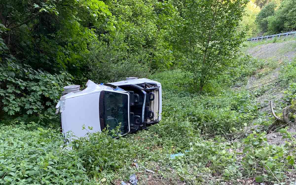 Das Cabrio nach dem Suff-Unfall im Landkreis Kulmbach. Foto: Polizei Stadtsteinach