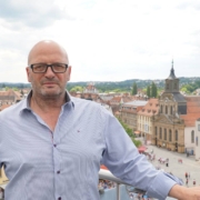 Über den Dächern von Bayreuth: Bernd Deyerling auf der Terrasse des Karstadt-Restaurants. Foto: bt-Redaktion