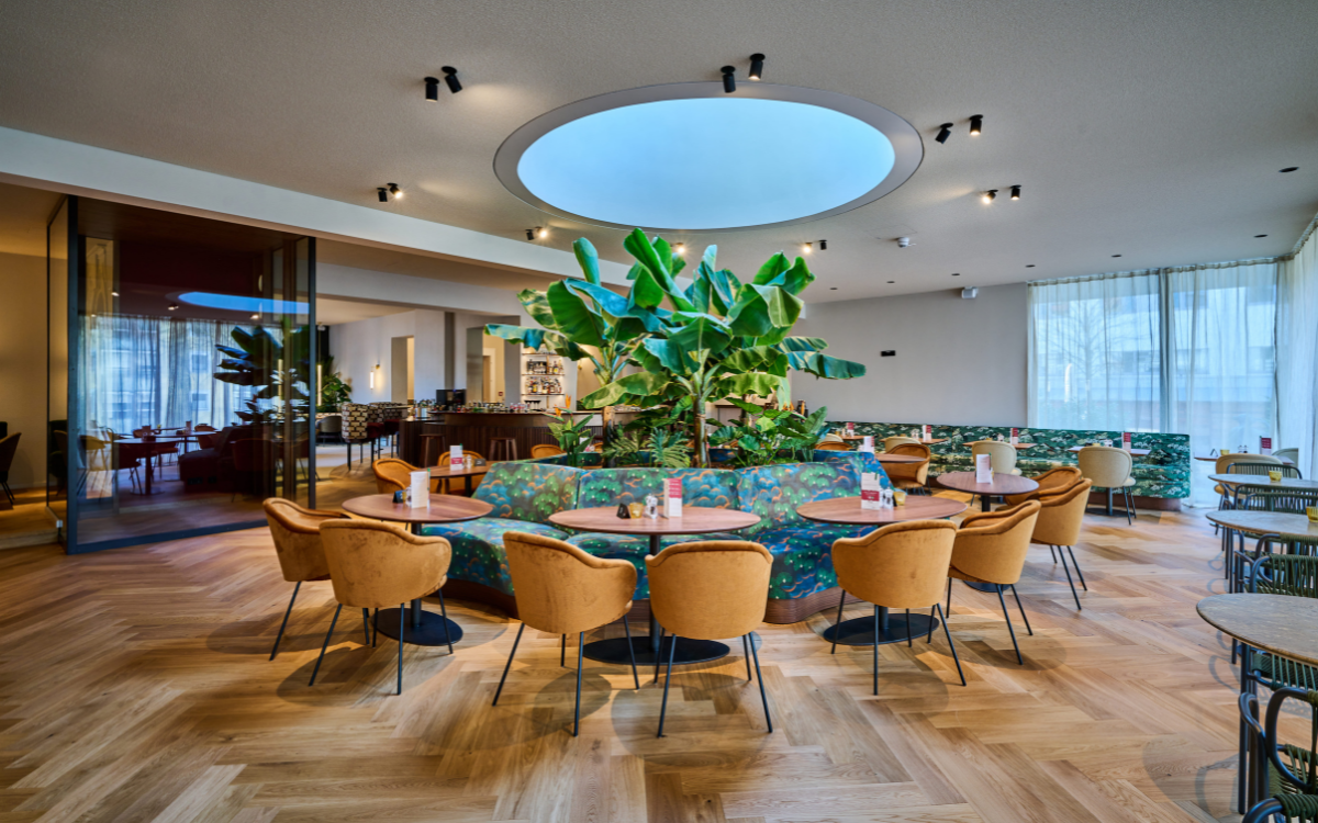 Einladendes Ambiente gepaart mit freundlichem Service lassen das Restaurant und den Bar-Bereich zur Wohlfühlzone werden. ©Fotoatelier am Hafen - German Popp