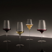 Für die verschiedenen Weinstile bietet die Josephinenhütte immer das jeweils richtige Glas an. ©Josephinenhütte