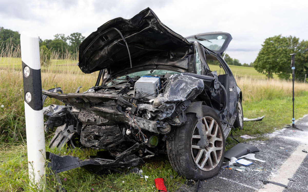Am 5. August 2023 ereignete sich auf der B303 im Landkreis Coburg ein schwerer Verkehrsunfall. Foto: NEWS5 / Ittig