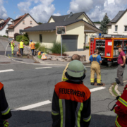 Rund 150 Anwohner müssen aus ihren Wohnungen: Großeinsatz nach Gasaustritt in Ebersdorf bei Coburg. Foto: NEWS5 / Ittig
