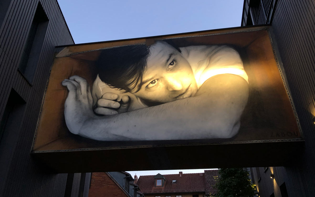 Das Bayreuther Liebesbier ist von Street Art geprägt, hier das Bild der französischen Künstlerin Zabou. Foto: Johannes Pittroff