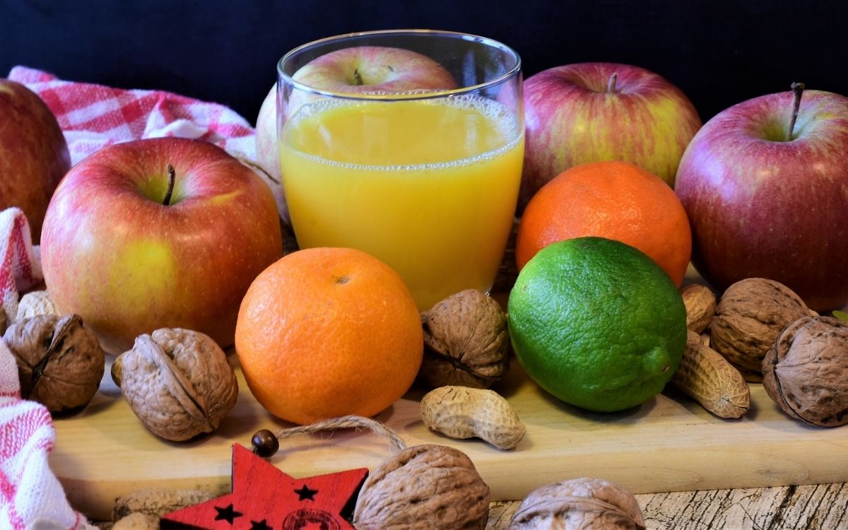 Frisches Obst und frischer Saft kommen bei vielen im Herbst auf den Tisch. Symbolbild: Pixabay
