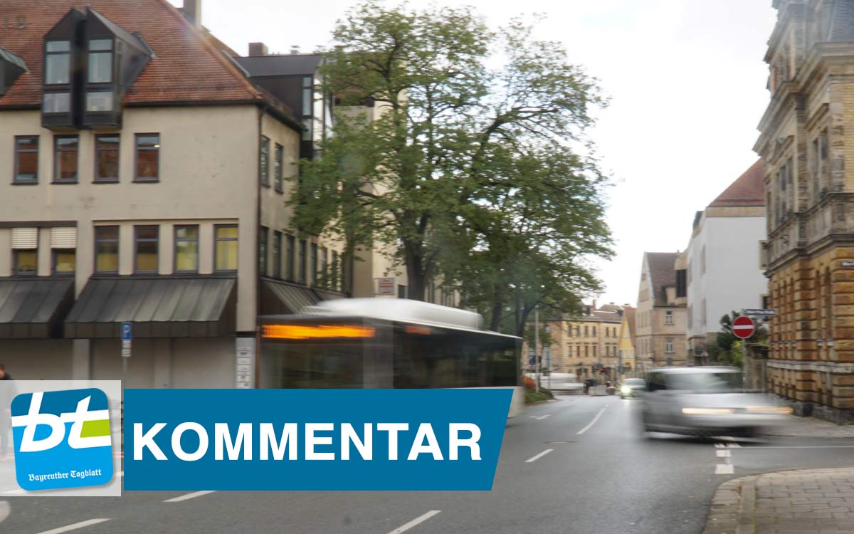 Müssen sich Busse und Autos hier künftig eine Spur teilen? Die Erlanger Straße in Bayreuth. Foto: Jennifer Burgmayr