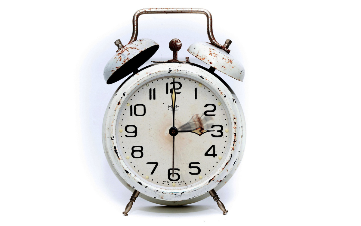In der Nacht auf Sonntag wird die Zeit wieder um eine Stunde zurückgestellt. Bild: Pixabay