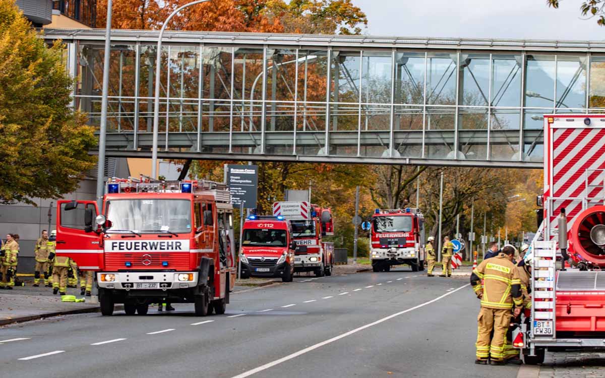 Für einen Fahrzeugbrand musste die Bayreuther Feuerwehr am Dienstag ausrücken. Symbolbild: Dirk Ellmer