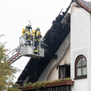 Ein Dachstuhlbrand verursachte hohen Sachschaden. Foto: NEWS5 / Merzbach