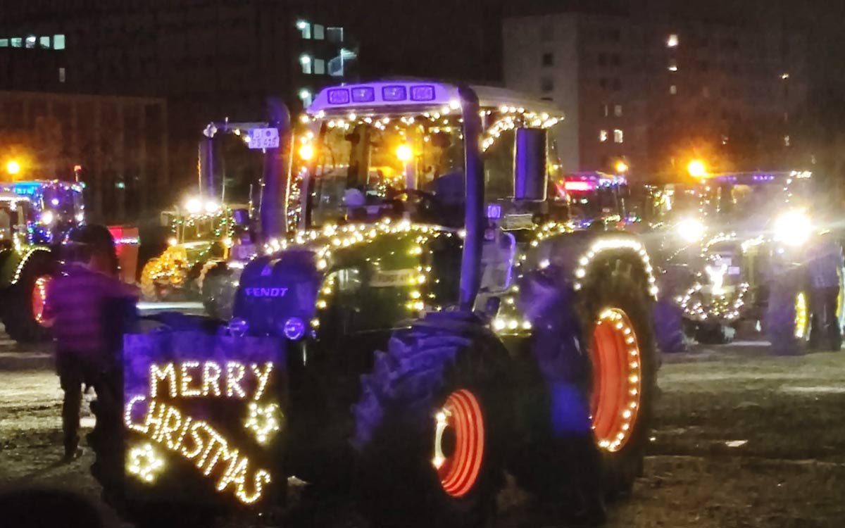 Die weihnachtliche Traktorfahrt durch Bayreuth im vergangenen Jahr. Foto: Stefanie Will