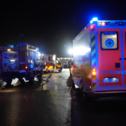 Im Landkreis Bayreuth kam es wegen eines Unfalls zu einem Großeinsatz von BRK und Feuerwehr. Bild: BRK Bayreuth